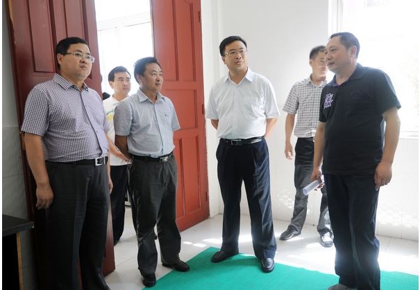 龙兆学调研养老产业和康复事业发展
